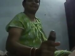 Trounce Clammy Handjob Indian Desi aunty ripen into suppliant